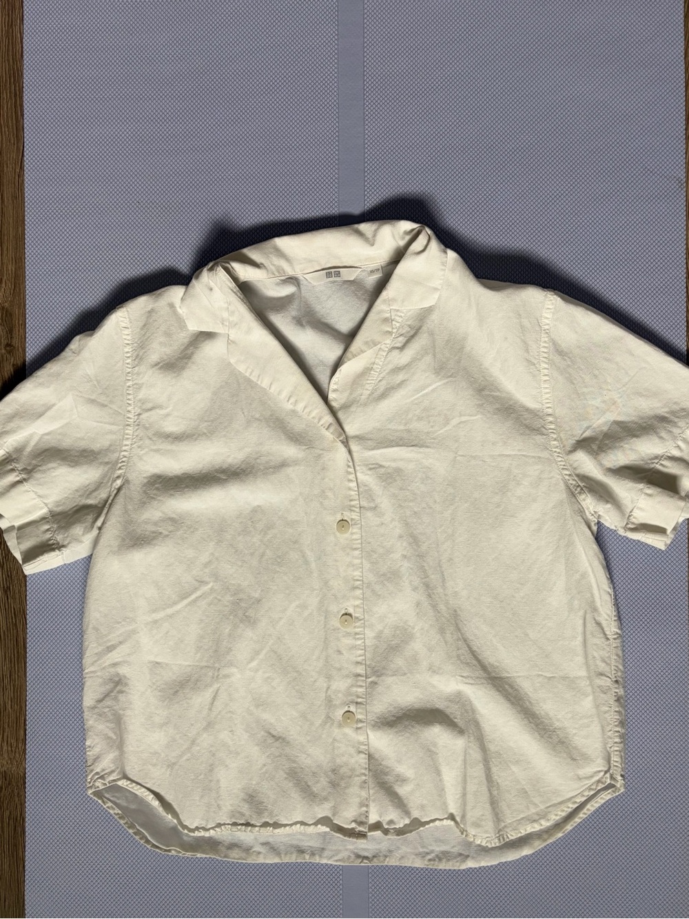 UNIQLO Women’s White/Cream Short-Sleeve Button-Down Linen Shirt